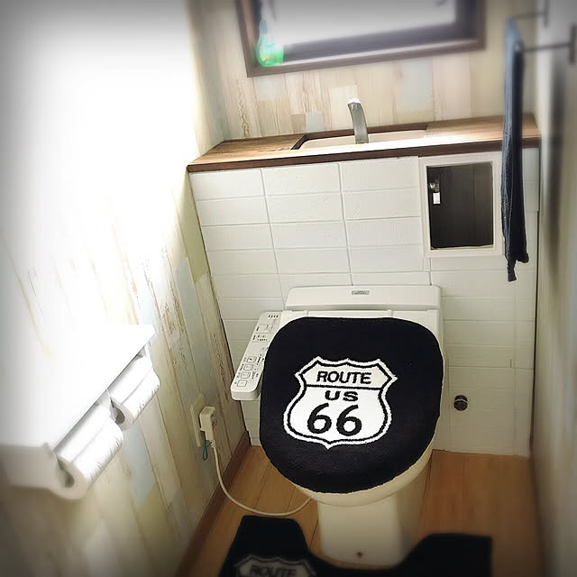 Bathroom,いいね、フォロー本当に感謝です♡,フォローすごく嬉しいです♡,トイレタンク隠し DIY,トイレタンクレス風,スッキリした部屋に憧れる,ダイソーリメイクシート,ダイソークッションレンガシート,杉板DIY好きです Yuka_mofumofuの部屋