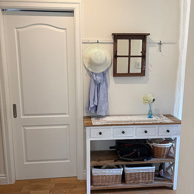 Entrance,カバンの置き場所,花瓶,玄関収納,フレンチカントリー,フレンチシック,玄関入ってすぐ,木製家具,花のある暮らし,ランドセル置き場,玄関ホールインテリア,鞄置き場,花を飾る暮らし,花と緑のある暮らし aoi0915の部屋