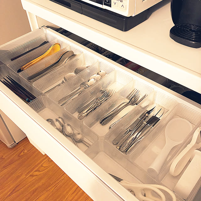 セリアのしゃもじ,ダイソー,カトラリー収納,白が好き,こどものいる暮らし,100均大好き,6人家族,シンプルが好き,モノトーンインテリア,リノベーション,東京23区内,ミニマリスト目指してます,中古一戸建て,何も置かない,なるべくお金をかけずに,子供4人,シンプル,おしゃれな家に憧れます。,中古を買ってリノベーション,築20年くらい,子供と暮らす。,キッチン収納,白いキッチン,Kitchen no94の部屋