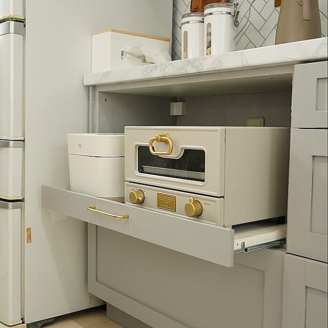 Kitchen,あけおめです♡,象印STAN.,炊飯器,炊飯器置き場,炊飯器おくとこ,炊飯器台,炊飯器棚DIY,炊飯器台DIY,スライドレール,スライド棚,スライド台DIY,キッチンスライド,底付けスライド,Toffy,toffyトースター,gold取っ手,IKEAカップボード リメイク,IKEAカップボード SHIROYAGIの部屋