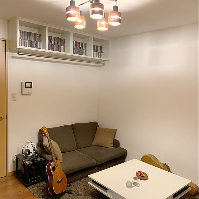 ギターのある部屋,音楽のある暮らし,メンズ部屋,賃貸,ローテーブル,ローソファー,IKEA,一人暮らし,男前,ソファ,Lounge irumohの部屋