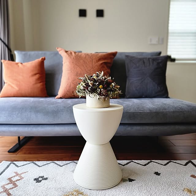 Lounge,家具,ウィルトンラグ,イケヒコ,ヒコラー,ikehikolife,癒し特集2023,カルテルスツール,プリンスアハ,ポリプロピレンスツール,デザイン重視,ひとつで二役,ソファーまわり,ソファテーブル,リモコン置き場,ピアノ椅子,ネカル,ドライフラワーアレンジ,秋のディスプレイ,秋のインテリア,ユーカリドライ,リーンロゼプラド,リーン・ロゼ,息子が撮った写真,ユーカリ 75の部屋