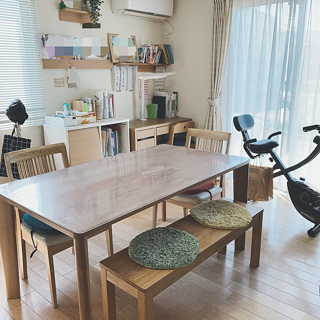 壁に付けられる家具,無印良品,チェアパッド,ダイニングテーブル＆チェア,ミッケ,IKEA,学習机,カラーボックス,エアロバイク,こどもと暮らす,ナチュラル,北欧インテリア,あたたかい暮らし,お気に入りに囲まれた暮らし,便利な生活,帽子置き場,かばん置き場,Lounge sofa235の部屋