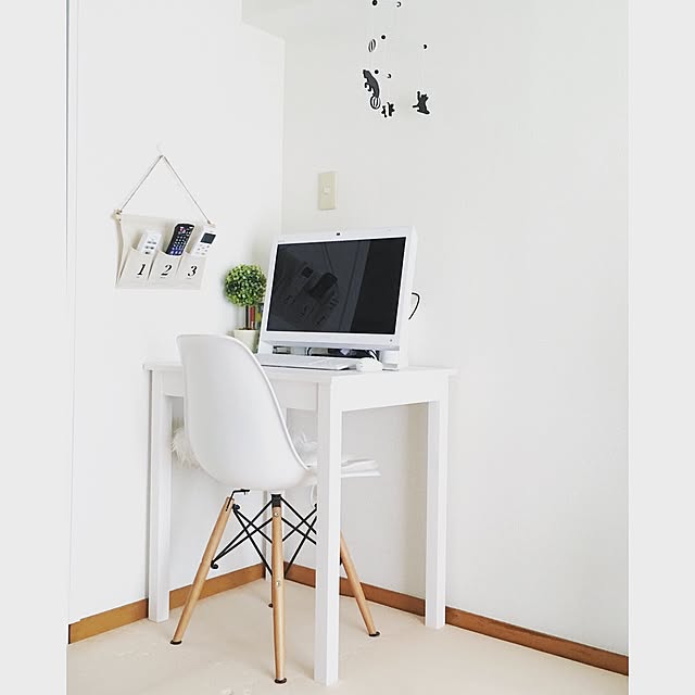 My Desk,salut!,3coios,パソコンデスク,塩系インテリア,ホワイトインテリア,100均,ナチュラル,2DK,リビング,IKEA,北欧,シンプルライフ,モノトーン,ダイソー ___k___319の部屋