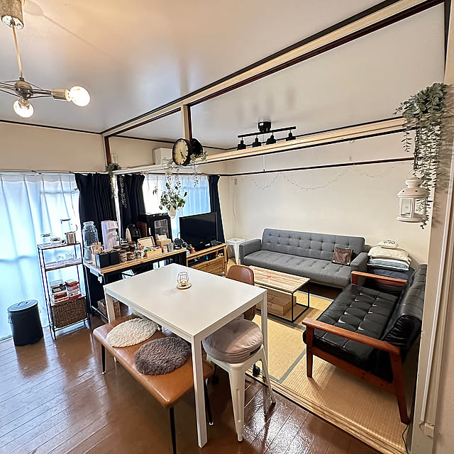Lounge,6人用の配置,6人用,和室,団地,木目,団地部,IKEAのダイニングテーブル,団地　賃貸,ベンチシート,UR賃貸,団地でも諦めない！,カリモク風ソファ,団地でもあきらめない,コストコのソファ,お家ドリンクバー,ジモティー,LOWYAのテーブル,ふすま外す,ふすまを外す,畳の部屋,和室だって諦めないっ！！,畳のあるリビング,畳のある暮らし mikabom5の部屋