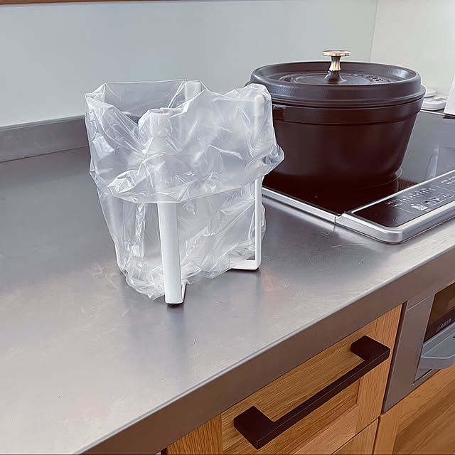 ポリ袋エコホルダー,キッチンゴミ箱,ステンレス天板,オークのキッチン,WOODONE,suiji,ウッドワン,新生活,tower,山崎実業,ストウブ,Kitchen 19.meeeの部屋