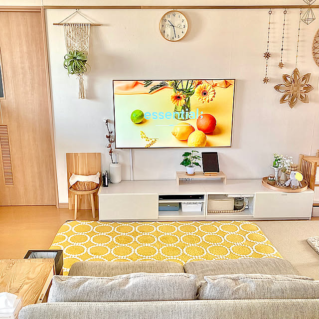 Lounge,3COINS,ソファ,フェイクグリーン,タンバリン柄,黄色,ラグ,しまむら,時計,ウォールフィットテレビ,テレビボード,春の模様替え,ダイソー,ナチュラル,IKEA,リビング,ハンドメイド,タペストリー,ウォールデコ,Daiso,こどもと暮らす,木製 merutoの部屋