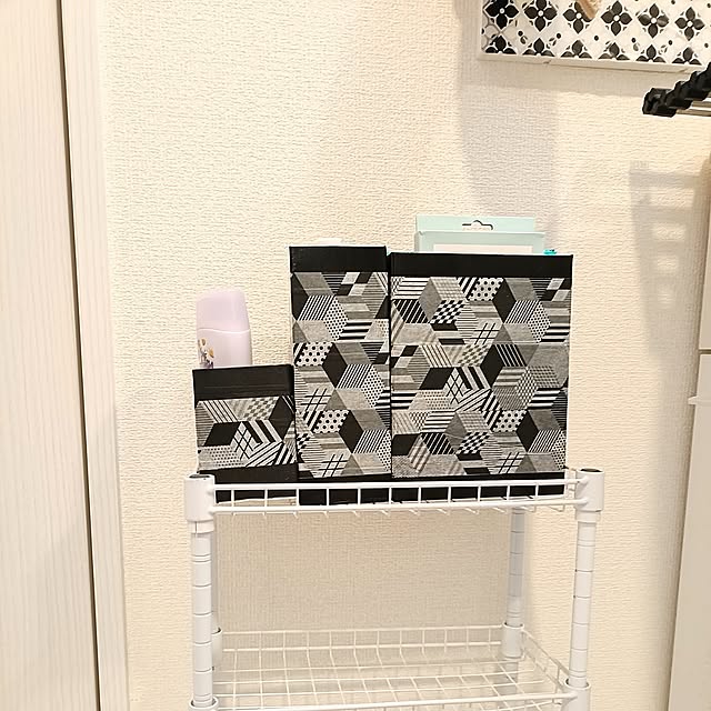My Shelf,マスキングテープ,モノトーン,マステ,洗面所,牛乳パック,空き箱リメイク mitsumitsuの部屋
