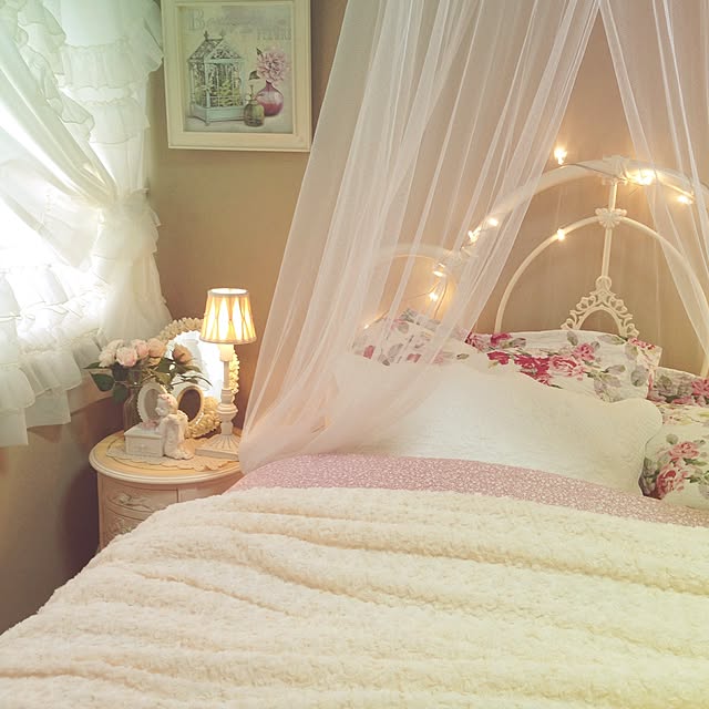 Bedroom,fairy lights,フリフリ好き,レースカーテン,ホワイトインテリア,フレンチカントリー,girly,1969組,ヨーロピアン・テイスト,姫部屋,天蓋ベッド,ロマンチックガーリー,ローラアシュレイベッド yumicyanの部屋