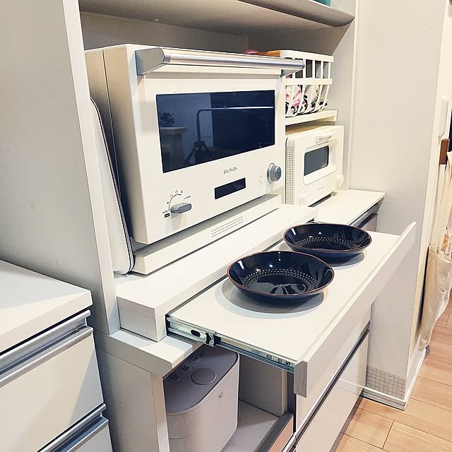 Kitchen,使い方いろいろ,すっきり暮らす,子供のいる暮らし,おすすめアイテム,レンジ下スライドテーブル,ルームクリップショッピング,マンション暮らし,狭いキッチン,スペースの有効活用,ホワイトインテリア,バルミューダ レンジ,バルミューダ トースター,トスカ,アヤノ 食器棚 Sakuraの部屋