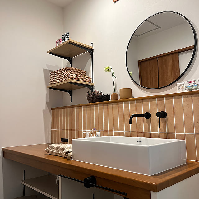 Bathroom,造作洗面,タイル,名古屋モザイク,フラワーベース　3COINS,konect,LandTex,名古屋モザイク クロジョーロ pokowheeの部屋