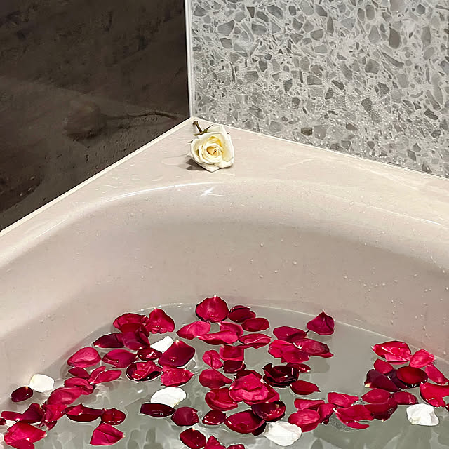 ローズバス,豪華な花,癒される〜♡,薔薇風呂,テラゾー ホワイト,バスルーム,タカラスタンダード,タカラ,Bathroom,ボランティア楽しい,バラ園ボランティア kurumeruの部屋