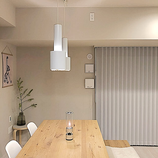 Kitchen,イームズ,ハーマンミラー,シェルチェア,バーチカルブラインド,マンションインテリア,グラスサウンドスピーカー,ダイニング,LSPX-S1,グレーインテリア,北欧,シンプル,ソニー,花のある暮らし,青文字,ホルムガード,フローラ,artec,Kay Bojesen M.H.Lの部屋