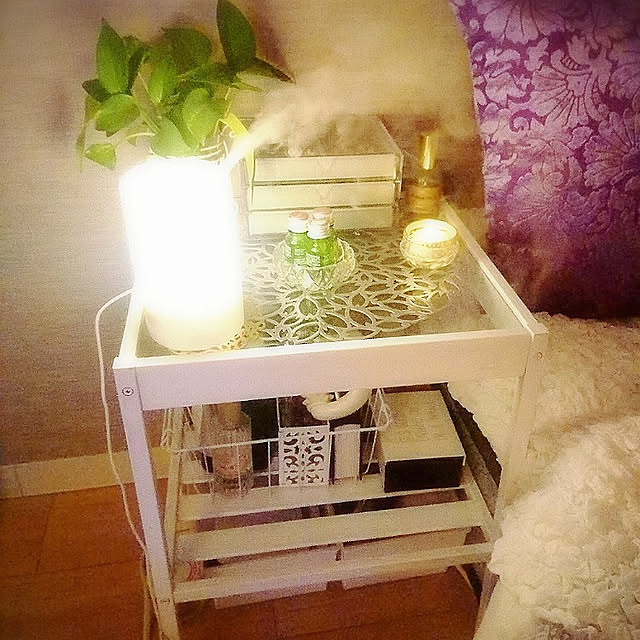 Bedroom,IKEA,サイドテーブルDIY,ホワイトナチュラル,ホワイトインテリア,ペンキ塗り,無印良品,アロマディフューザー,いやしの空間,アロマオイル,ネスナ pinorinの部屋