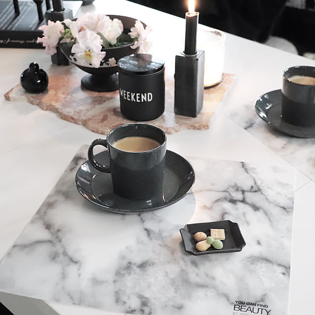 interior,Iittala,ティータイム,春のコーディネート,デザインレターズ,black,インテリア,黒い器,癒しの空間,白黒,IKEA,IKEAのある暮らし,イッタラティーマ,庭の花,ディスプレイ,モノトーン,スナオホーム,テーブルセッティング,モノトーンインテリア,イケア,イッタラのある暮らし,ホワイトインテリア,イッタラ,白黒インテリア,花のある暮らし,北欧インテリア,ペットとの暮らし,My Desk,キャンドゥ,100円ショップ,100均,ウエッジウッドジャスパーブラック,大理石 Noirの部屋