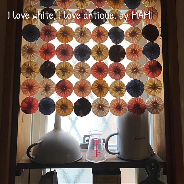 Kitchen,ヨーヨーキルトカーテン,ヨーヨーキルト,キッチン窓,キッチン,初投稿,レトロ,北欧,シェルフ,フック,DIY,木,ホーロー,フレンチカントリー,アンティーク MamiOkaの部屋