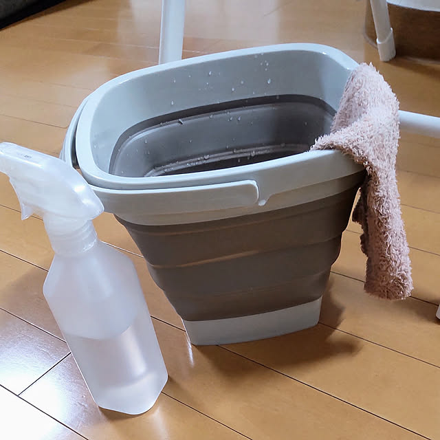 On Walls,楽天roomやってます,シンプルな生活,マンション暮らし,YouTubeチャンネルあります,夫婦二人暮らし,ズボラニスト,自分スタイル,整っている暮らし,古いマンション,3度の飯よりゲームが好きな夫,シンプル収納,シンプルな暮らし,ヘンなこだわりが強い妻,複雑化しない収納,3COINS,折り畳みバケツ,床掃除,アルカリ電解水 usaoの部屋