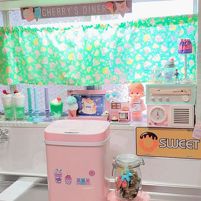 Kitchen,ゆめかわいい,築30年,昭和のお家,コメントありがと♡,いいねありがと(//∇//),カフェカーテンバンドメイド,電気カバーオーダー+マグネット,ai-nちゃんラジオ♡,ダイソー×お人形服シェード,chinonちゃんのお部屋,レシピスタンドハンドメイド,クリームソーダバンドメイド,セリアキャンドルライトリメイク,コストコオリーブオイル,スイーツ看板,センサーゴミ箱,ルイシャロン時計めっちゃ小さい,Gerber Kidスクイーキートイ cherrycherryの部屋