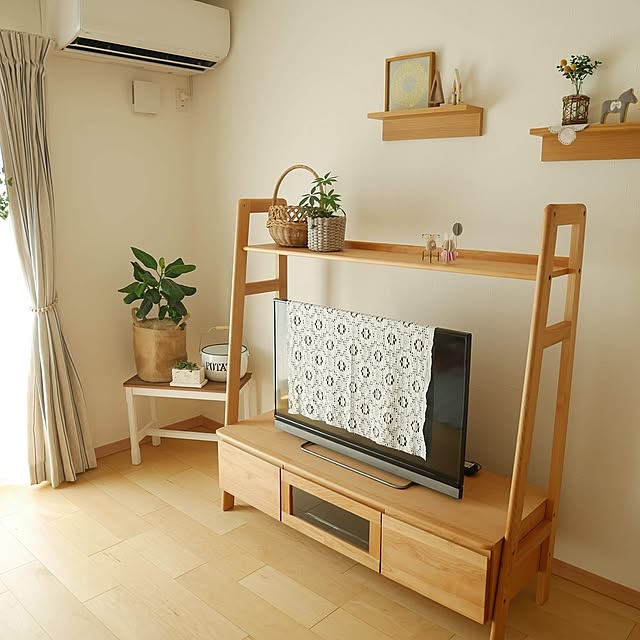 テレビボート,北欧ナチュラル,観葉植物,ベンガレンシス,お気に入りの場所,韓国インテリア,緑がある生活,アルダー無垢材,isseki,ELZA merciの部屋