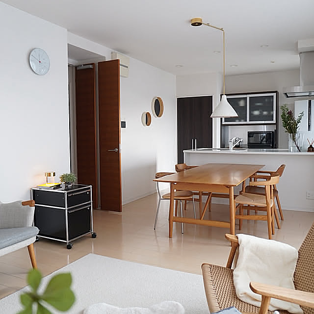 Lounge,ブラウンインテリア,テーブル,北欧,癒し,シンプル,シンプルモダン,北欧インテリア,北欧ナチュラル,シンプルインテリア,暮らしを楽しむ,マンション暮らし sao.minimallifeの部屋