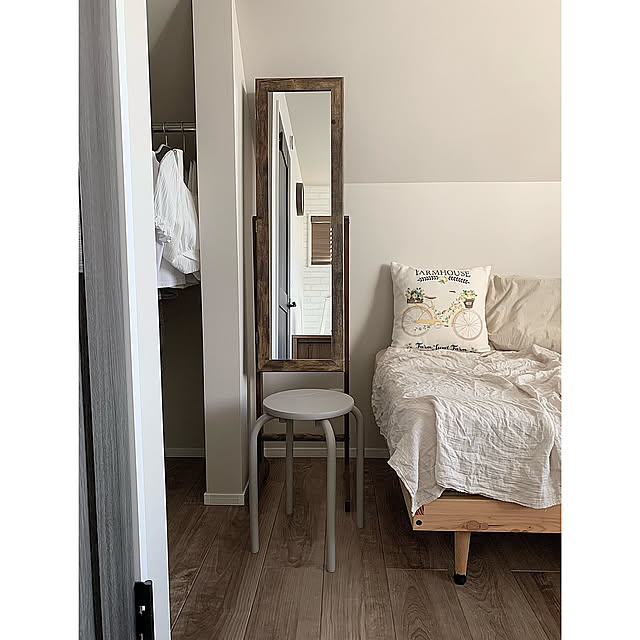 Bedroom,無印良品,スツール,コンパクト,鏡裏収納,全身ミラー,全身鏡,炭八,ウォークインクローゼット,寝室,ウッドブラインド,スタッキングスツール Dublingoの部屋