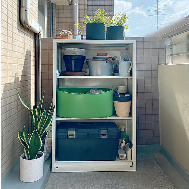 ガーデニンググッズ収納,ガーデニンググッズ,植木鉢,塗装,防錆剤,工具箱,ランドリーバスケット,IKEA,スチール棚,ベランダ,ワイヤープランツ,アース製薬,野菜うまし,Entrance biroballonneの部屋