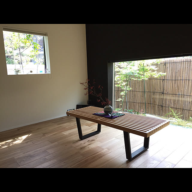 Entrance,地窓,サンゲツ,アクセントクロス 黒,和モダン,ネルソンベンチ,紅葉 Liv.diversの部屋