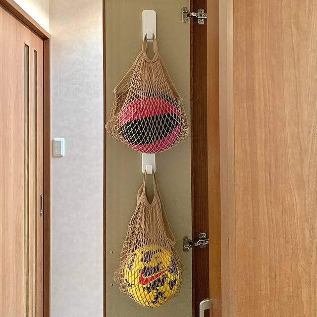 持ち運びやすい,階段下収納,扉裏収納,貼ってはがせるフック,コマンドフック,ボール収納,吊り下げ収納,子どものいる暮らし koko_hikaの部屋