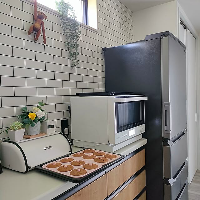 Kitchen,高コスパアイテム,コンベクションオーブン,シャープ,2段調理,お菓子作り,パン作り,レンジ調理,ダイソー,シリコン型,3COINS,ブレッドケース,フェイクグリーン,カイボイスンモンキー,サブウェイタイル風壁紙,IKEA,シャープ冷蔵庫,ライトグレイン ya_maの部屋