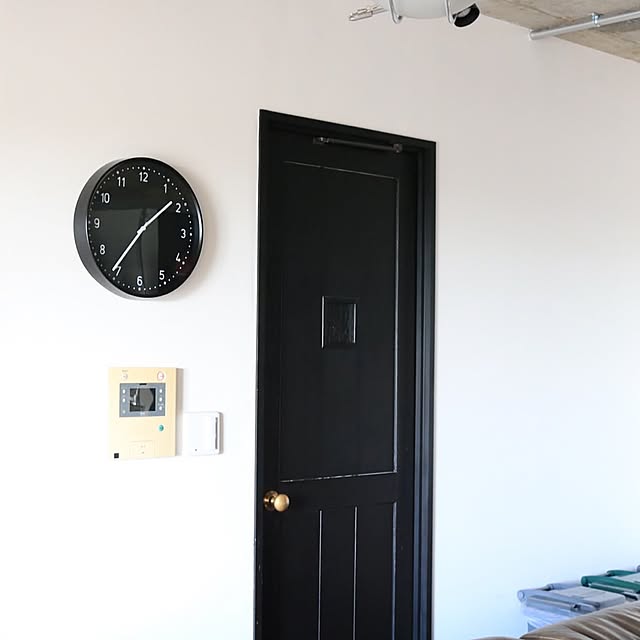 Lounge,インターホンカバーどうしよう,IKEA 掛け時計,リノベーション,中古マンションリノベーション,シンプル,自然光,黒 Asamiの部屋