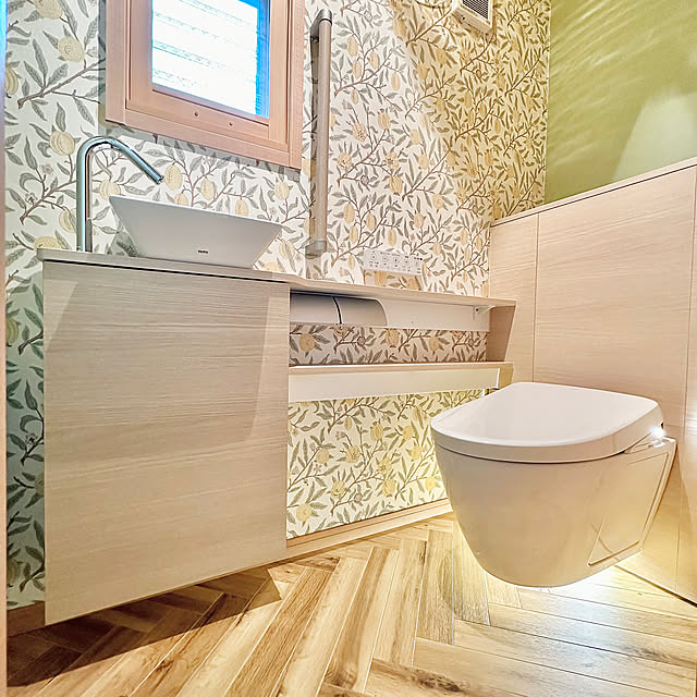 Bathroom,収納,トイレ収納,トイレ,リフォーム,壁紙,ナチュラルインテリア,サンゲツ,ウィリアムモリス,カフェ風インテリア,フロアタイル,ヘリンボーン,北欧ナチュラル,ウィリアムモリスの壁紙,トイレリフォーム,レストパル,タンクレス風トイレ,レストパルF miyuの部屋
