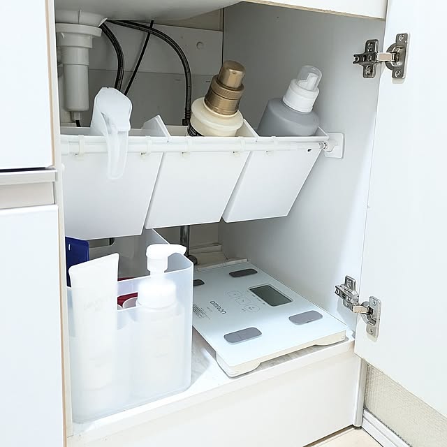 Bathroom,突っ張り棒,洗面台下収納,すっきり暮らしたい,丁寧な暮らしがしたい,すっきり暮らす,使いやすい収納,突っ張り棒活用,丁寧な暮らしを心掛けて❁*.ﾟ,突っ張り棒収納,洗濯洗剤収納,建売住宅だけどお気に入り tomoの部屋