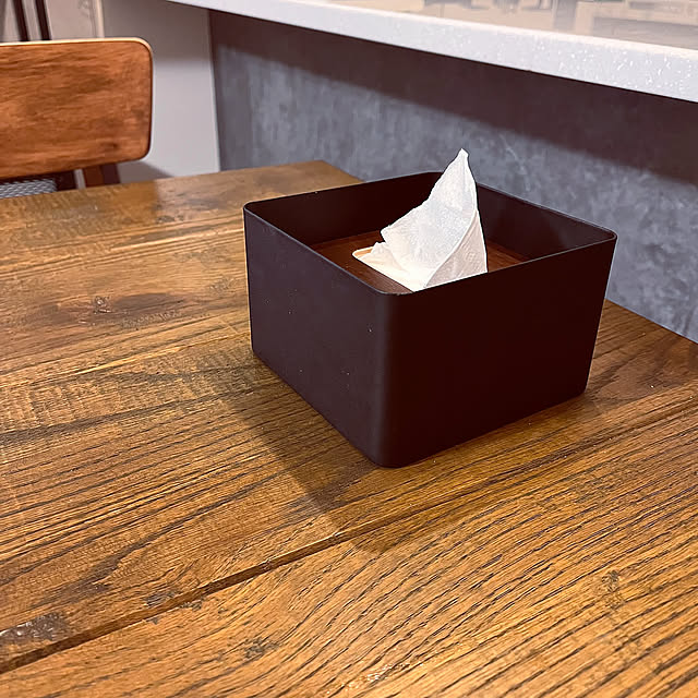 ティッシュケース,木製家具,子どもと暮らす,グレーインテリア,こどものいる暮らし,男前,ダイニングテーブル＆チェア,観葉植物のある暮らし,コーヒーのある暮らし,グレー&ブラック,ダクトレール 照明,My Desk puurinの部屋