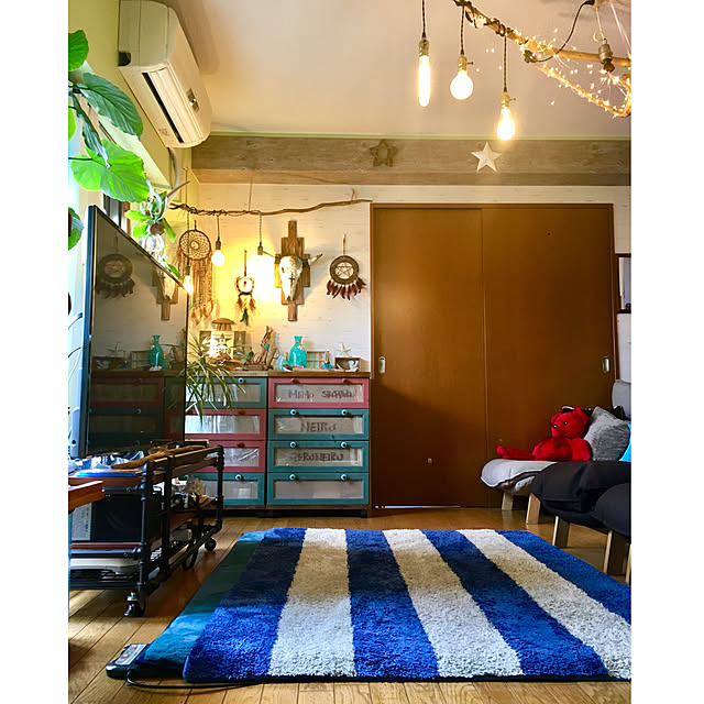 Lounge,ガス管テレビ台,ネイティブ,ドリームキャッチャー自作,蹄鉄リメイク,バッファロースカル自作,ハンドメイド,流木照明DIY,ボーダーラグ,カフェ風,海外インテリア,DIY,間接照明,流木,海を感じるインテリア,セルフリノベーション,板壁風壁紙 横貼り tarezo33の部屋