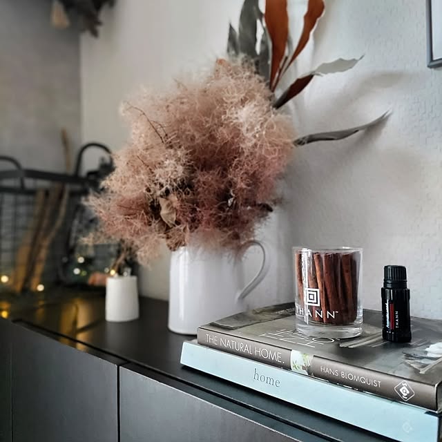 My Shelf,香りのある暮らし,THANN,アロマオイル,エッセンシャルオイル,ヨナスリンドホルム,ドライフラワー,スモークツリー,シナモンポプリ,2023.6.19,h.u.g/灯りのオブジェ,精油 miwaの部屋