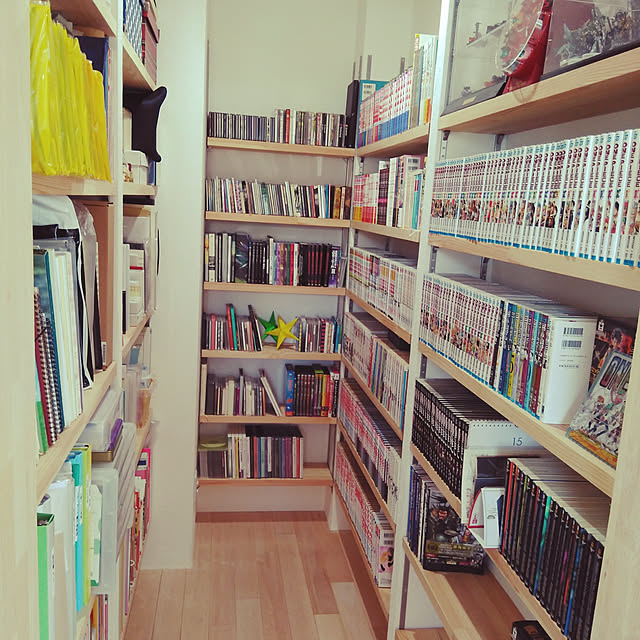 おすすめcd収納54選 無印や100均など Roomclip Mag 暮らしとインテリアのwebマガジン