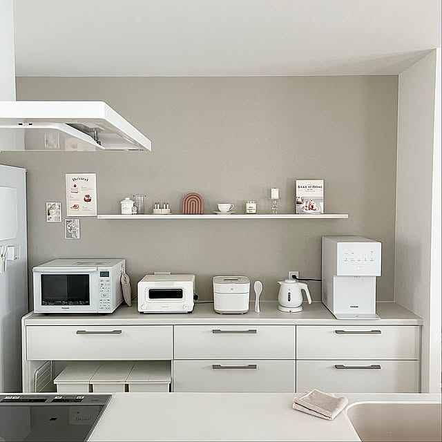 Kitchen,ホワイト家電,リクシルキッチン,サンゲツ　アクセントクロス,サンゲツクロス,アクセントクロス,skitto,しずくりあ,給水型浄水ウォーターサーバー,pitto mini moeの部屋