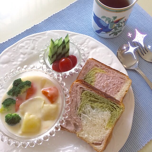 My Desk,ストロベリーバイン,ウェッジウッド ,食器好き,エルメスマグカップ,ランチタイム,ガラス食器,ランチョンマット,おうちごはん rukaの部屋