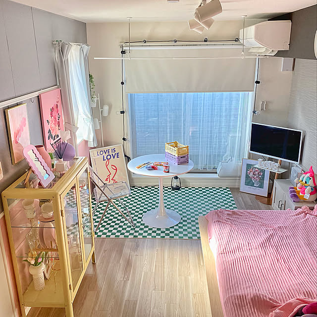 カラフルインテリア,賃貸,1K,一人暮らしインテリア,海外インテリアに憧れる,海外風インテリア,IKEA,一人暮らし 1K,ひとり暮らし,海外の子供部屋,カラフル,女子部屋,ワンルーム,賃貸インテリア,一人暮らし,アメリカンダイナー,韓国インテリア,ポスターのある部屋,ファブリコール,リビングテーブル,チューリップテーブル,Overview riririの部屋