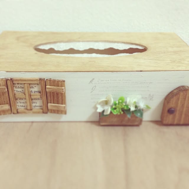 Lounge,ティッシュBOX,セリア,DIY,ミニチュア,ハンドメイド,窓枠,ダイソー,ツートン,フェイクグリーン naturekamの部屋