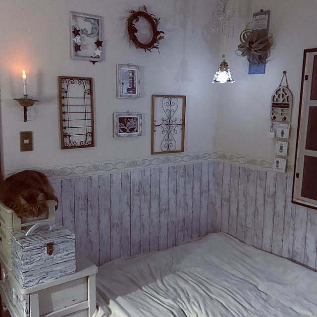 Bedroom,遅くにおつきあいありがとうございます,ダイソーLEDキャンドルライト,フォトフレームリメイク,ワイヤークラフト,シャビーな空間,シャビーな雰囲気が好き,いいね、フォロー本当に感謝です♡ coconyantaの部屋