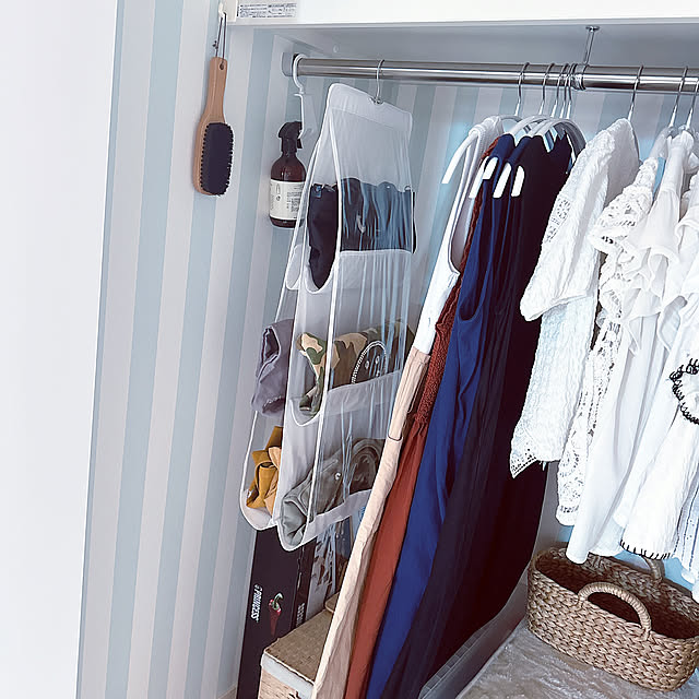 Bedroom,いつも見てくださって、感謝です♡,いつもいいねありがとうございます♡,シンプルライフ,クローゼットの中,透明だから見やすい,吊り下げバッグ収納,ハンガー収納,見やすくてシンプル,見やすく取り出しやすく,吊り下げ収納,夏 miyuの部屋