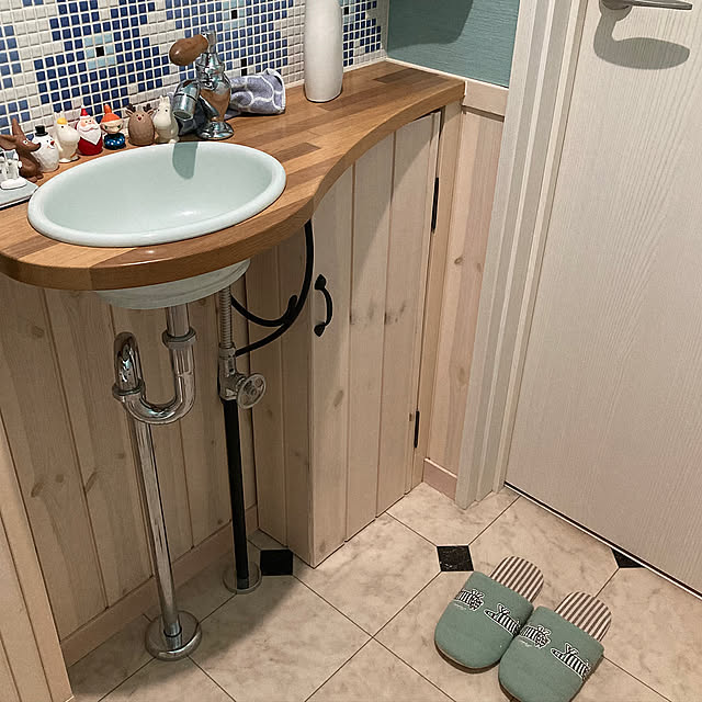 Bathroom,腰壁,マイキーのスリッパ,ムーミン,ブルーの壁紙,ウニッコもどき,カウンター下収納,デッドスペース,クリスマス mkmkmoominの部屋