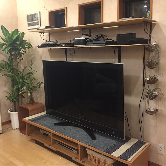 Lounge,憧れ,サーファーズハウス,黒い,AppleTV,VR,任天堂SWITCH,任天堂スイッチ,PS4,プレステ4,WiiU,ゲーム,たなDIY,グリーンのある生活,グリーン増加計画,みどりのある暮らし,TVボード,TV周り,DIY,花のある生活,ココナッツ,エアプランツ,観葉植物 hmhmama0722の部屋