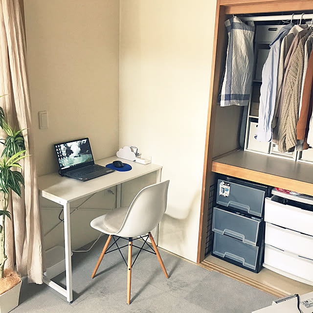 カーテンで目隠し,カーテンで仕切る,カーテン,たたみの部屋,押入れ収納,パソコンデスク,ワークスペース,タイルカーペット,フェイクグリーン,つっぱり棒,ニトリ,イームズチェア,シンプルインテリア,横長リビングダイニング,観葉植物,マンションインテリア,じゅうたん,シンプル収納,My Desk neneの部屋