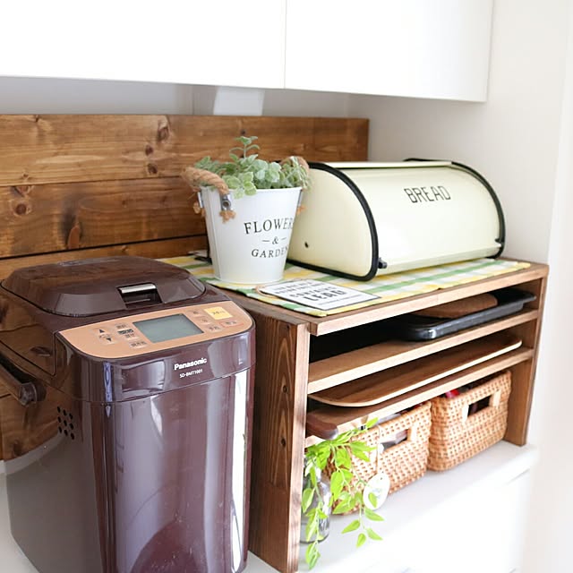 Kitchen,収納アイデア,整理収納,DIY,セリア,セリアリメイク,ディアウォール,こどもと暮らす。,cafe風,キッチン収納,ブレッドケース,ホームベーカリー,ニトリ,フェイクグリーン 411.kaoriiiiの部屋