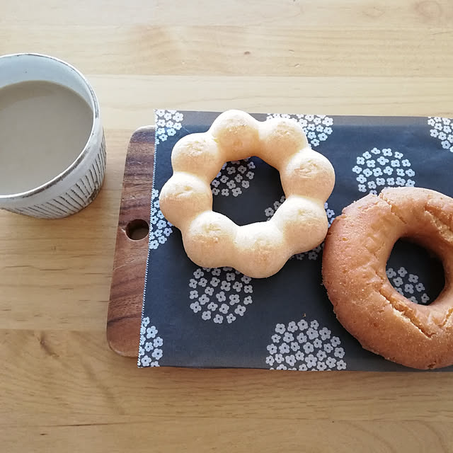 My Desk,今日のおやつ,セリア,ワックスペーパー,ミスド,ドーナツ,ポンデリング,クッキングシート,マリメッコ風,プケッティ風,北欧 yui-fの部屋