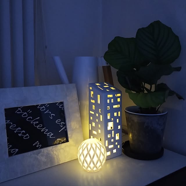 My Shelf,間接照明,LEDキャンドル,タイマー付き,100均LEDワイヤーライト,本物の様に揺らぐLEDキャンドル,flying tiger,カラテアオルビフォリア,kahler urbania,カピス貝フォトフレーム,ideale jinの部屋