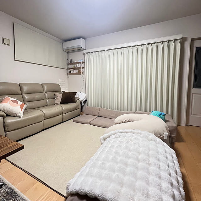 Lounge,大家族,ソファーのある暮らし,イケヒコラグ,ヨギボー,もこもこ毛布,電動リクライニングソファー,ニトリソファー,リビング puritan_rの部屋