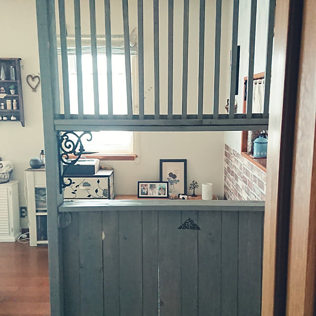 Lounge,間仕切り,DIY,1Ⅹ4材,アイアン棚受け,白い壁,ディアウォール DIY,グレー zutto.bb0428の部屋